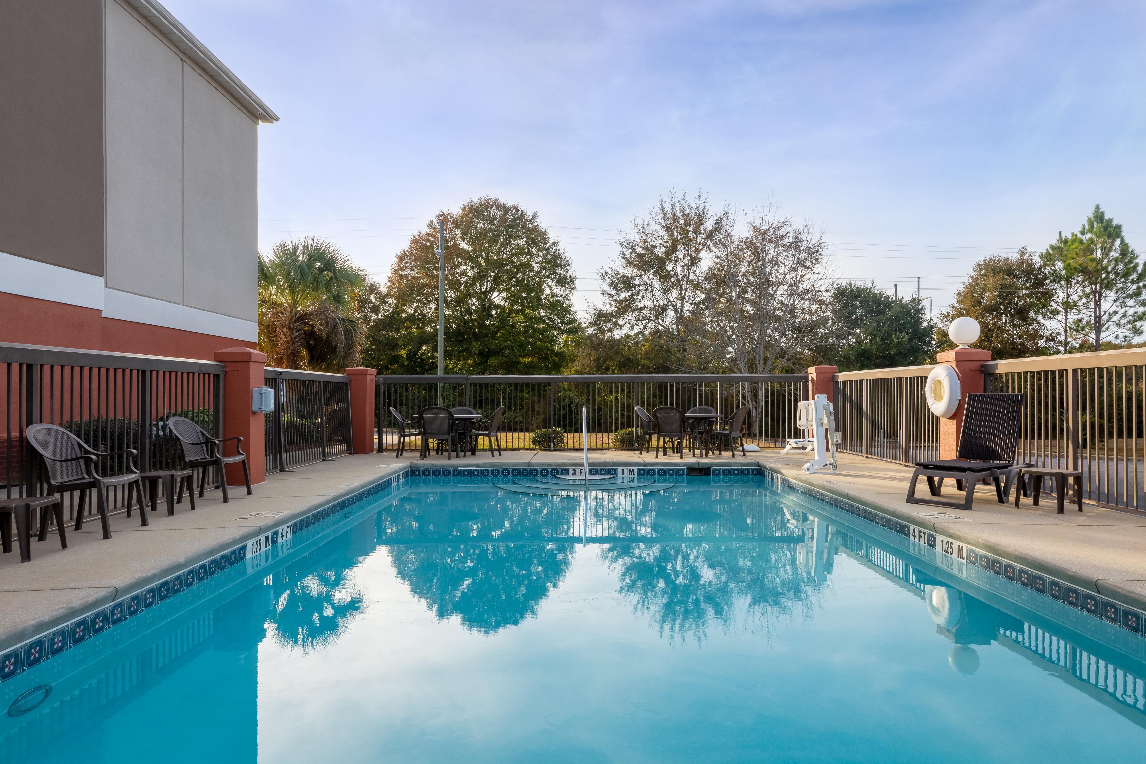 Holiday Inn Express & Suites Milton East I-10 By Ihg Esterno foto