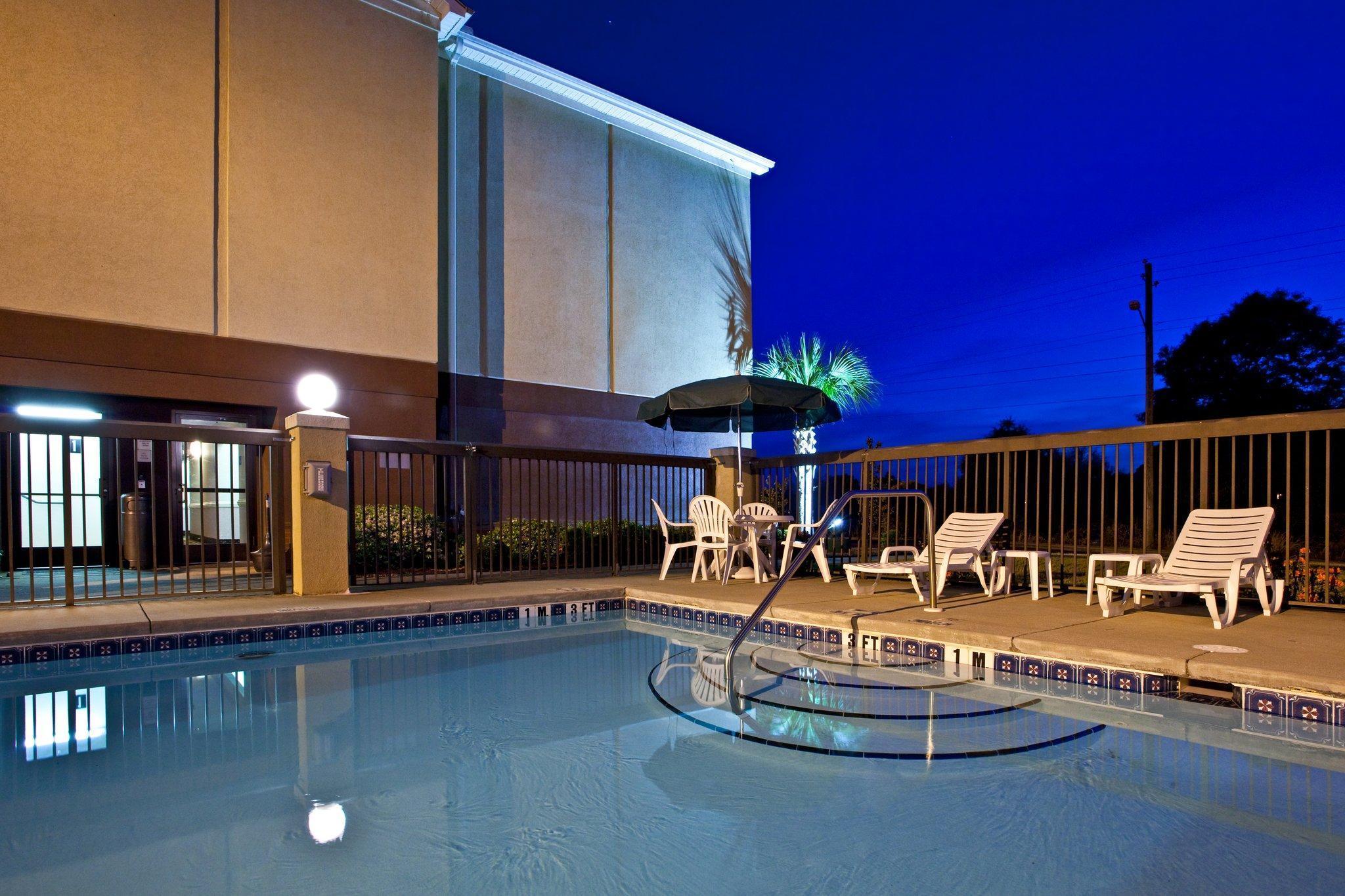 Holiday Inn Express & Suites Milton East I-10 By Ihg Esterno foto